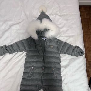 Gorgeous brand new snow suit for toddler in 18 months. Never worn!
